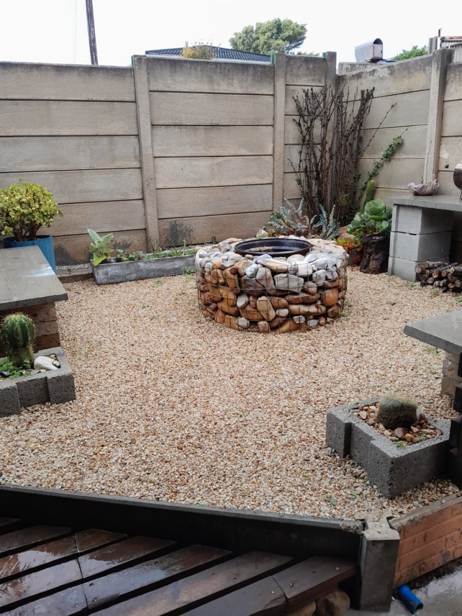 3 Bedroom Property for Sale in Heuwelkruin Eastern Cape
